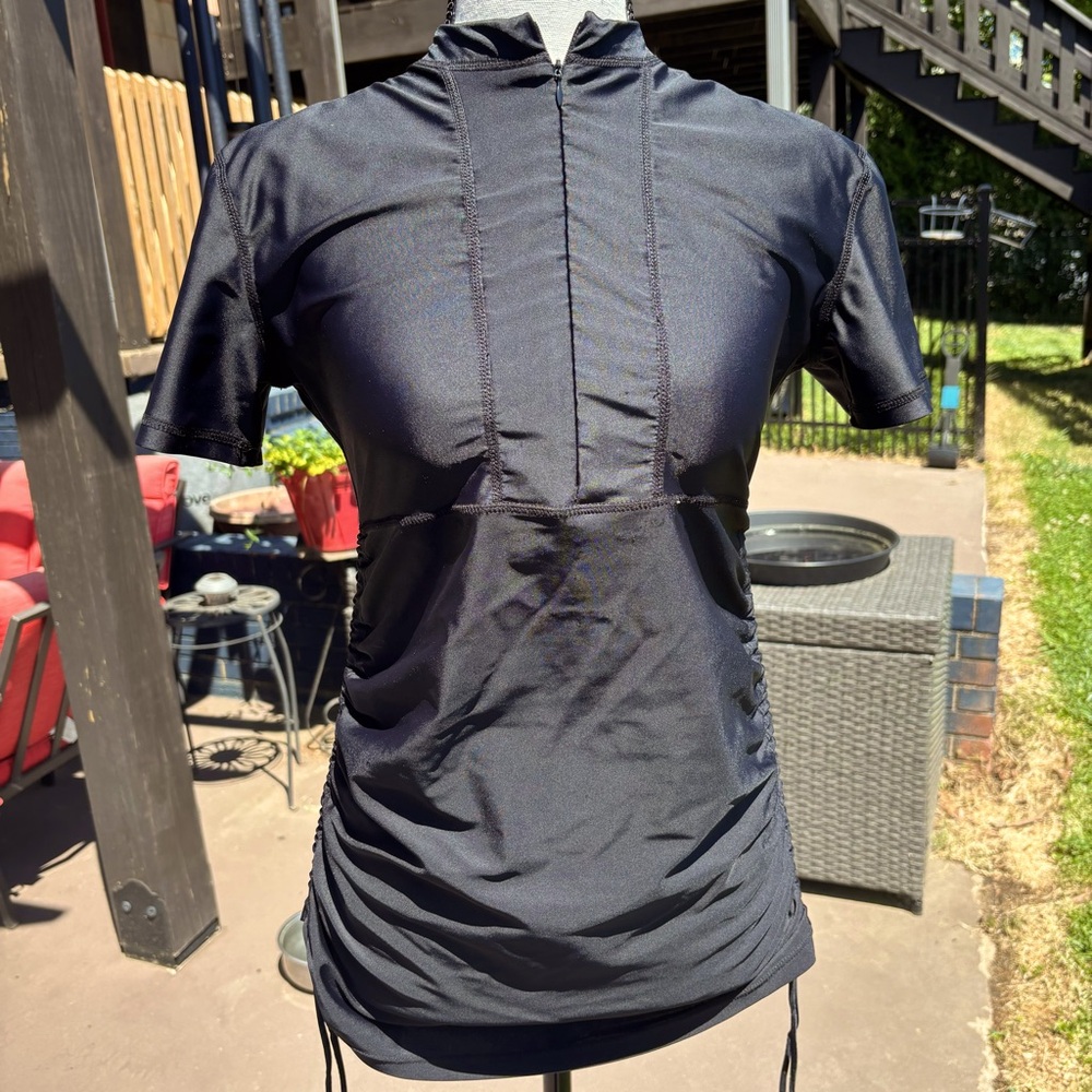 Sail Bee swim cover short sleeve adjustable sides women’s size Med rashguard